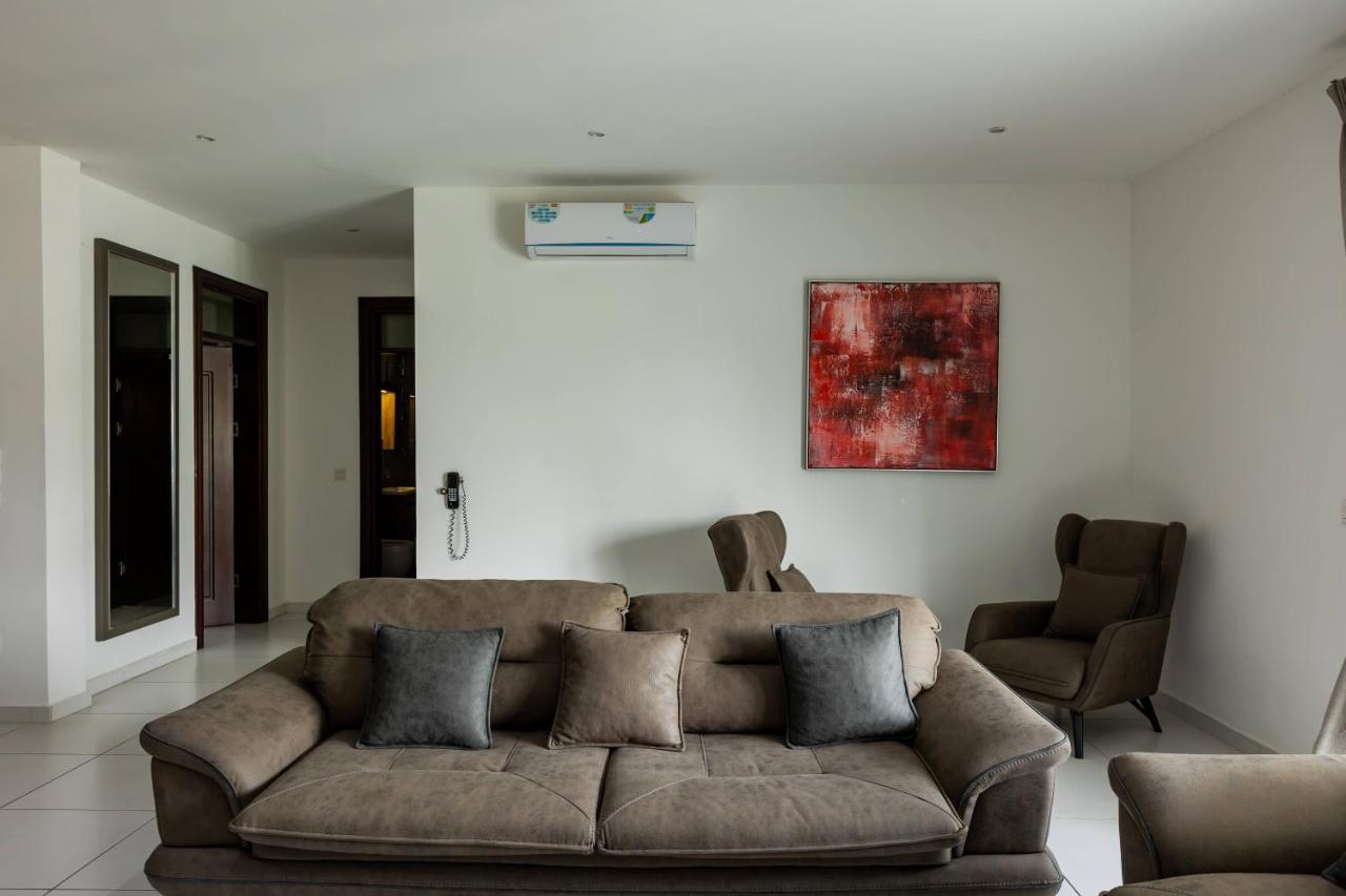 Accra Fine Suites - Henrietta'S Residences Bagian luar foto