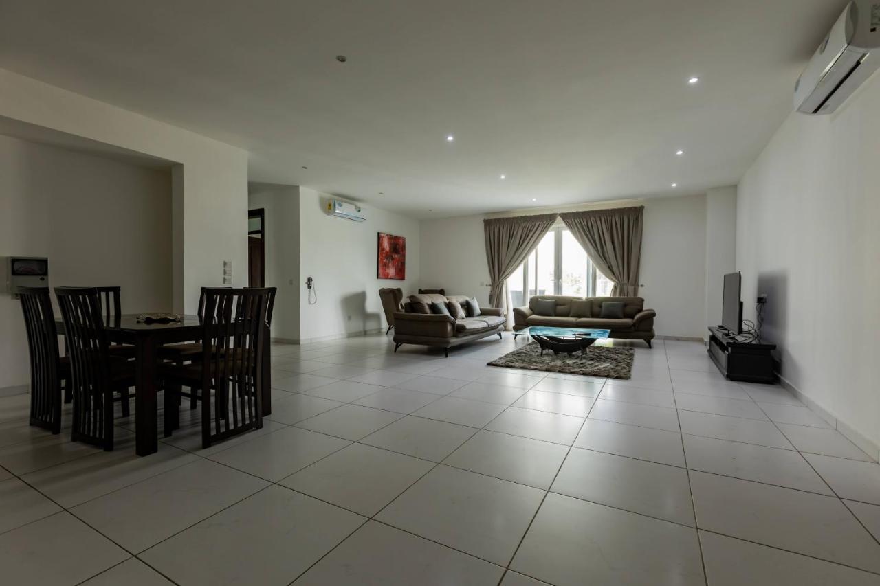 Accra Fine Suites - Henrietta'S Residences Bagian luar foto