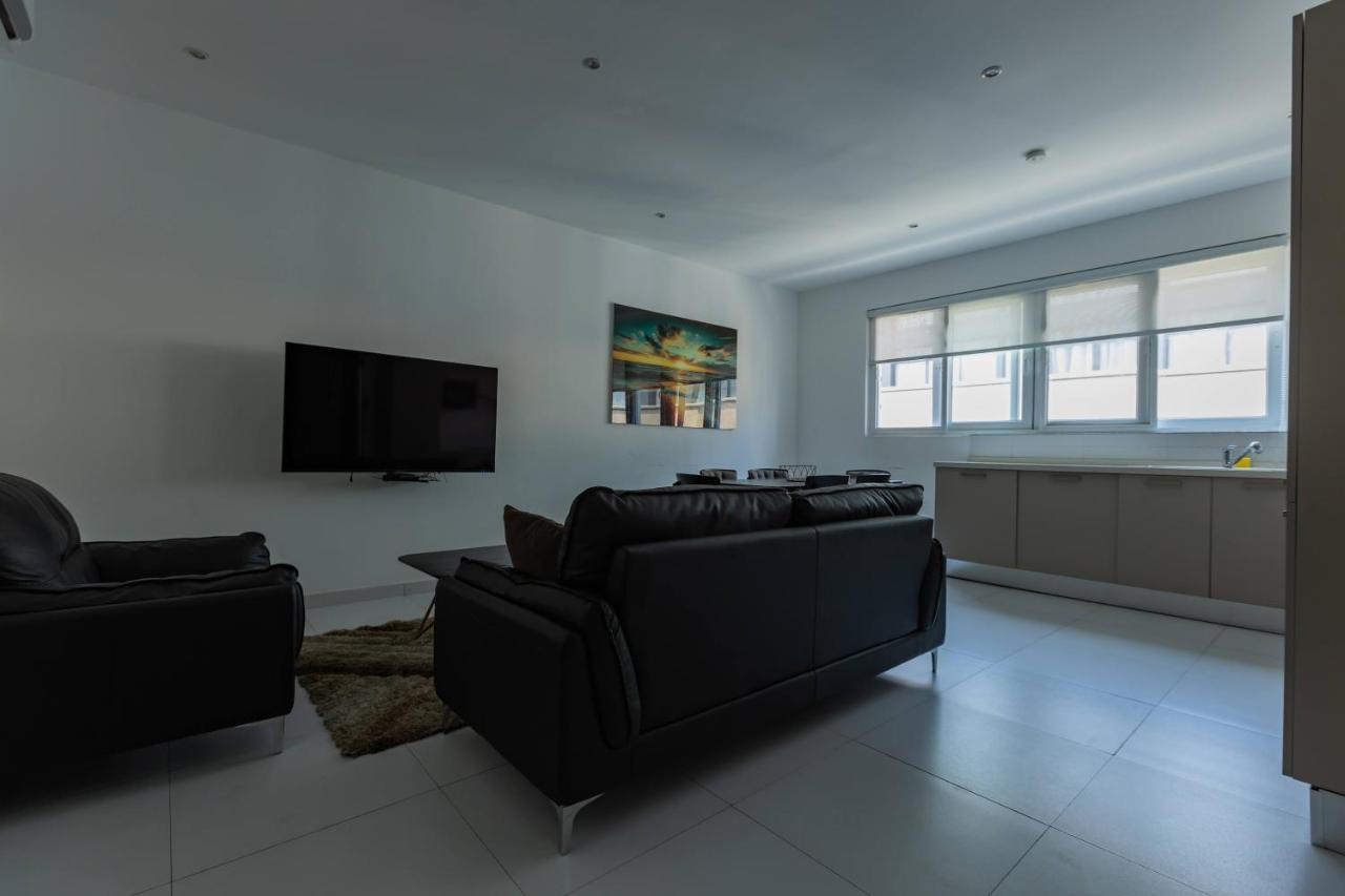 Accra Fine Suites - Henrietta'S Residences Bagian luar foto
