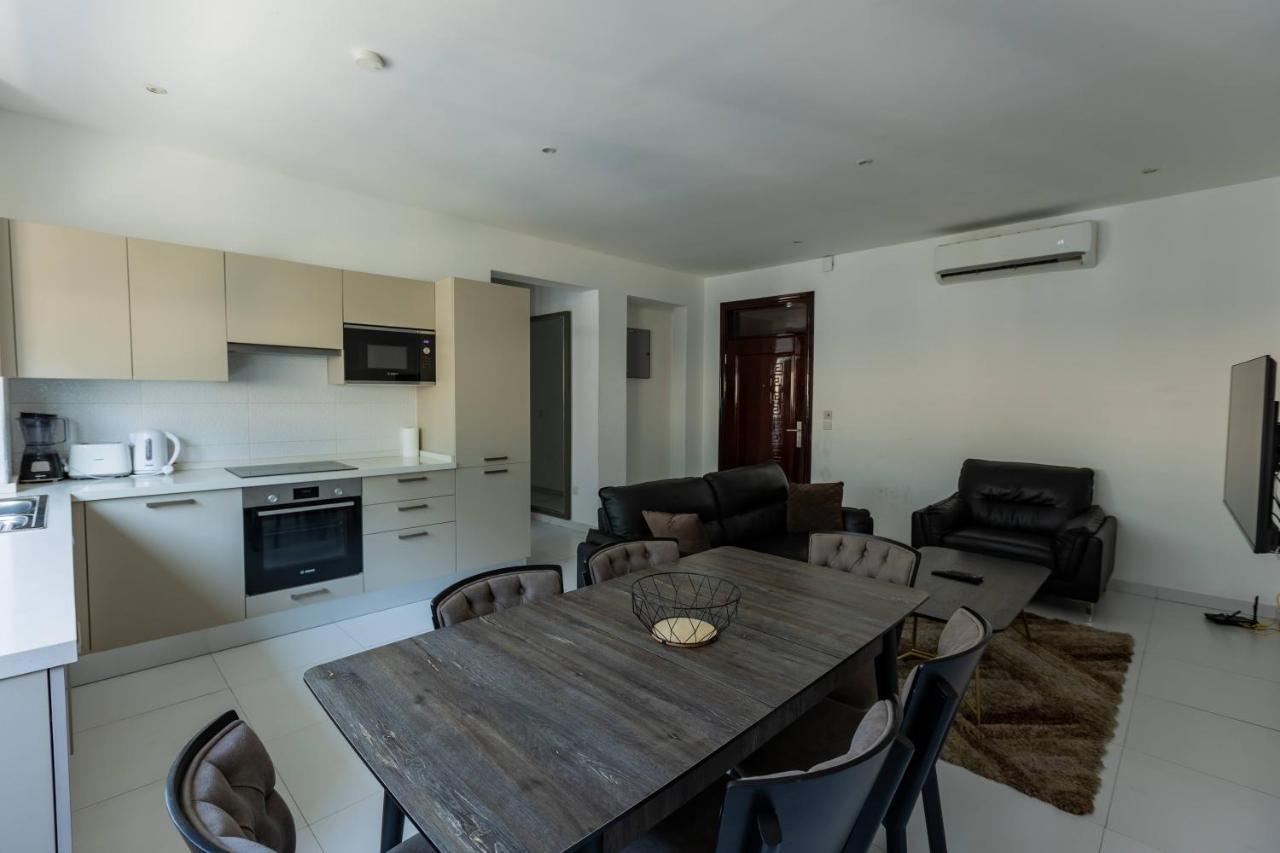 Accra Fine Suites - Henrietta'S Residences Bagian luar foto