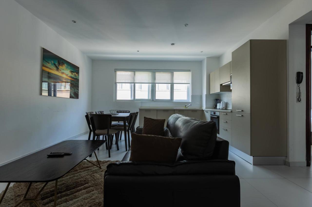 Accra Fine Suites - Henrietta'S Residences Bagian luar foto