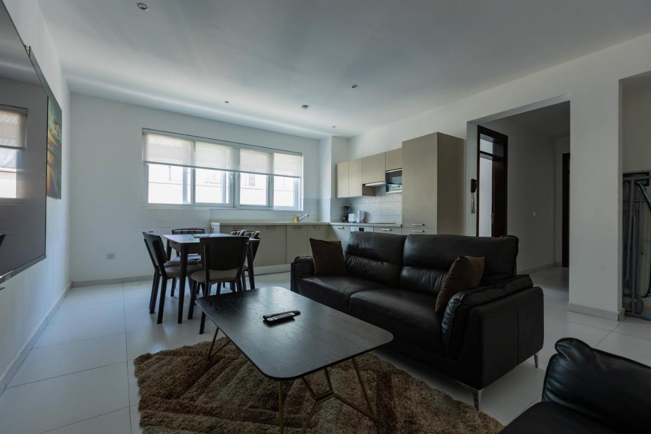 Accra Fine Suites - Henrietta'S Residences Bagian luar foto