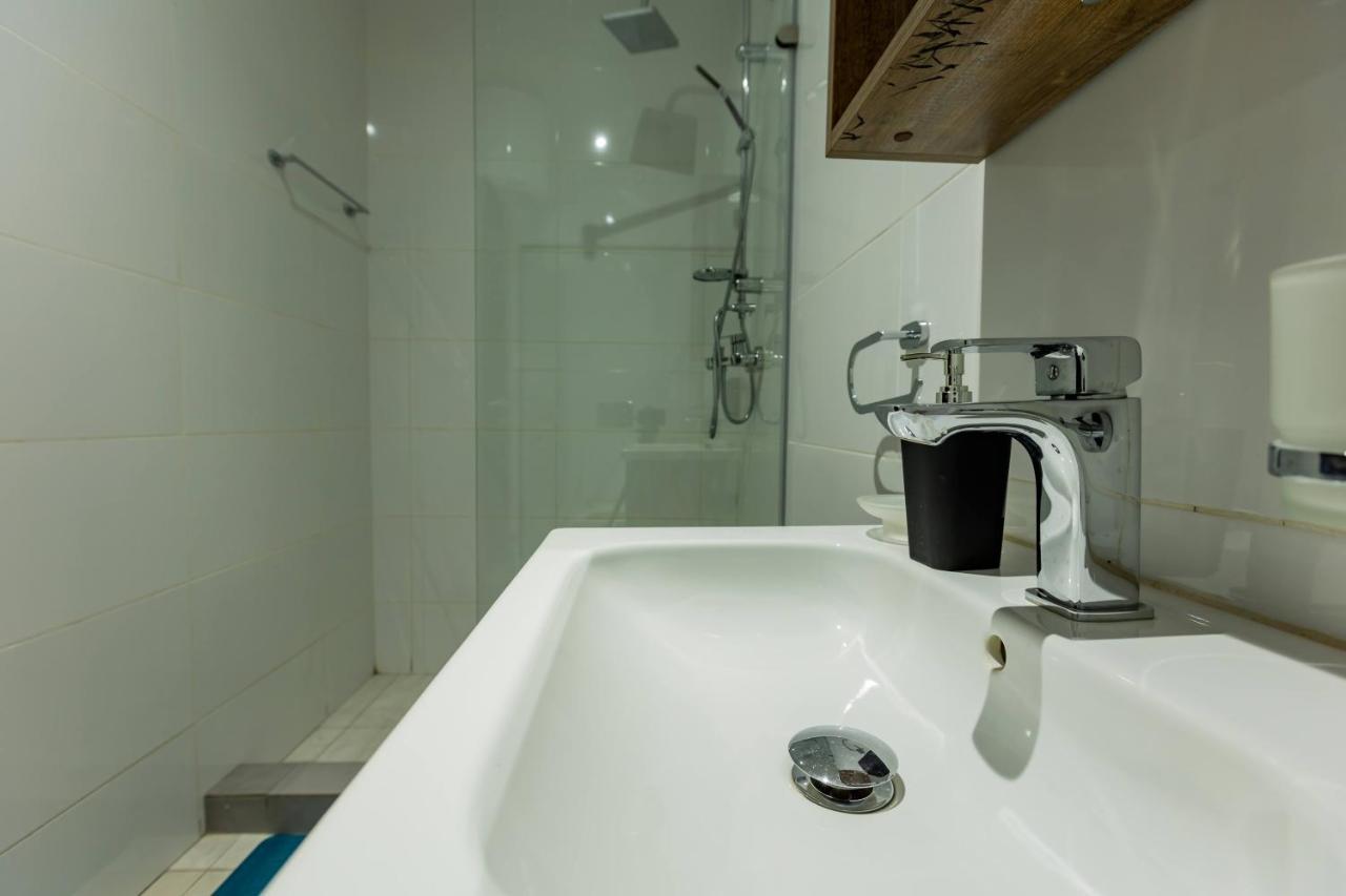 Accra Fine Suites - Henrietta'S Residences Bagian luar foto